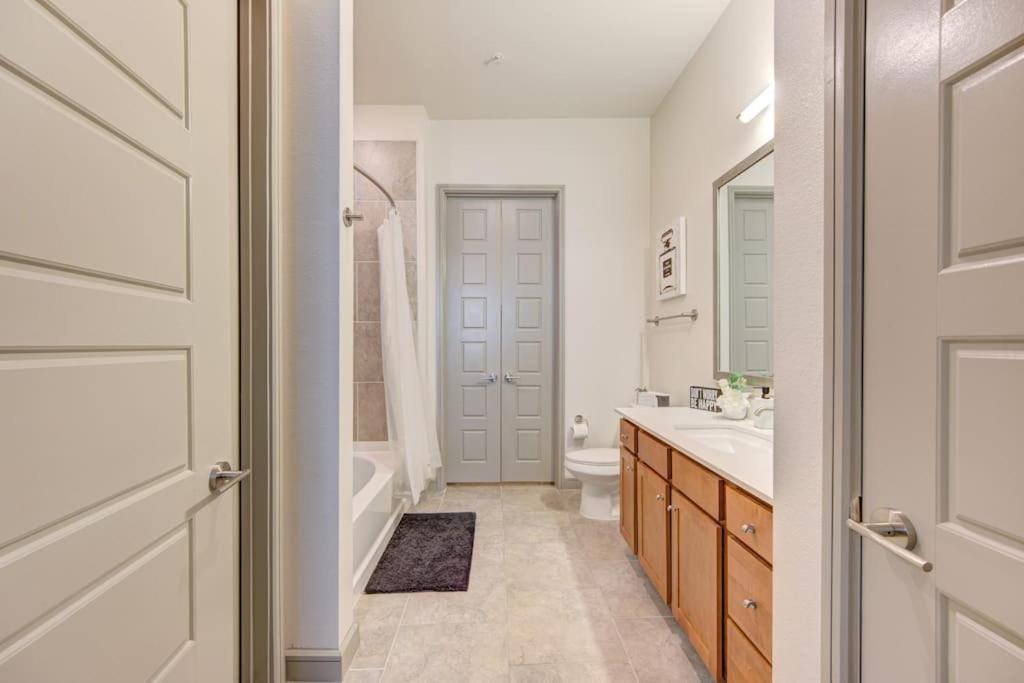 Fancy Apt Downtown. Pool. Gym. Lounge. Pet Ok Houston Eksteriør billede