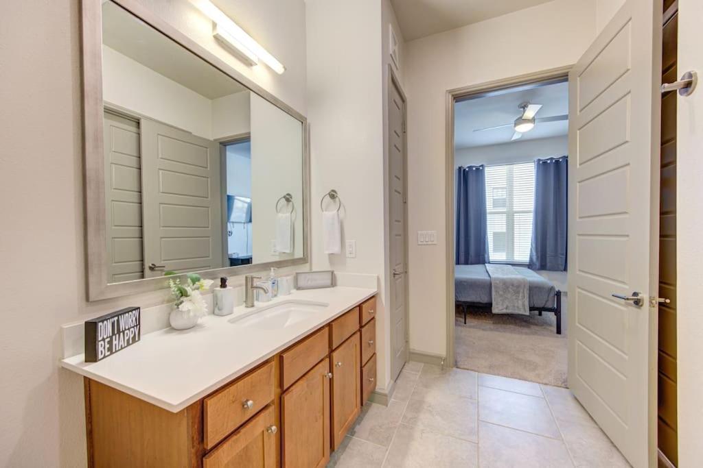 Fancy Apt Downtown. Pool. Gym. Lounge. Pet Ok Houston Eksteriør billede